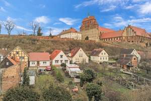 Charmantes Einfamilienhaus mit einzigartigem Außenbereich, Garten und Wasserzugang in Havelberg! – Die vollständige Adresse der Immobilie erhältst du vom Anbieter., 39539 Havelberg – Vorschaubild 2