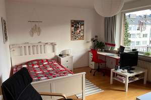 Lichtdurchflutete Wohnung mit guter Anbindung und Blick ins Grüne