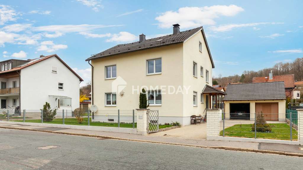 Immobilie in Sulzbach-Rosenberg - Zweifamilienhaus mit großem Garten, Garage & zusätzlicher Mieteinnahme - Bild 0