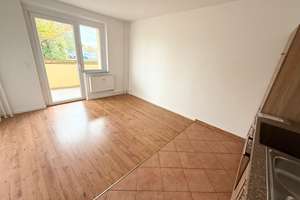 ***NUR FÜR SENIOREN*** Einbauküche, Duschbad, Balkon und Fahrstuhl...!!!