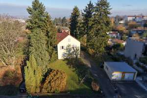 Zweifamilienhaus mit Charme in Bestlage der Achalm – großes Traumgrundstück über 1.100 m²