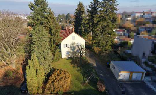 Zweifamilienhaus mit Charme in Bestlage der Achalm – großes Traumgrundstück über 1.100 m²