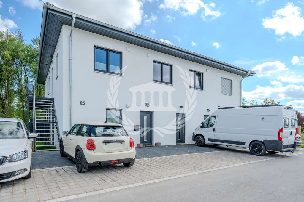 Immobilie in Kirchroth - 4,2 % Rendite: Neubau-Vierfamilienhaus als Renditeobjekt in Kirchroth - KfW 55 & Wärmepumpe - Bild 3