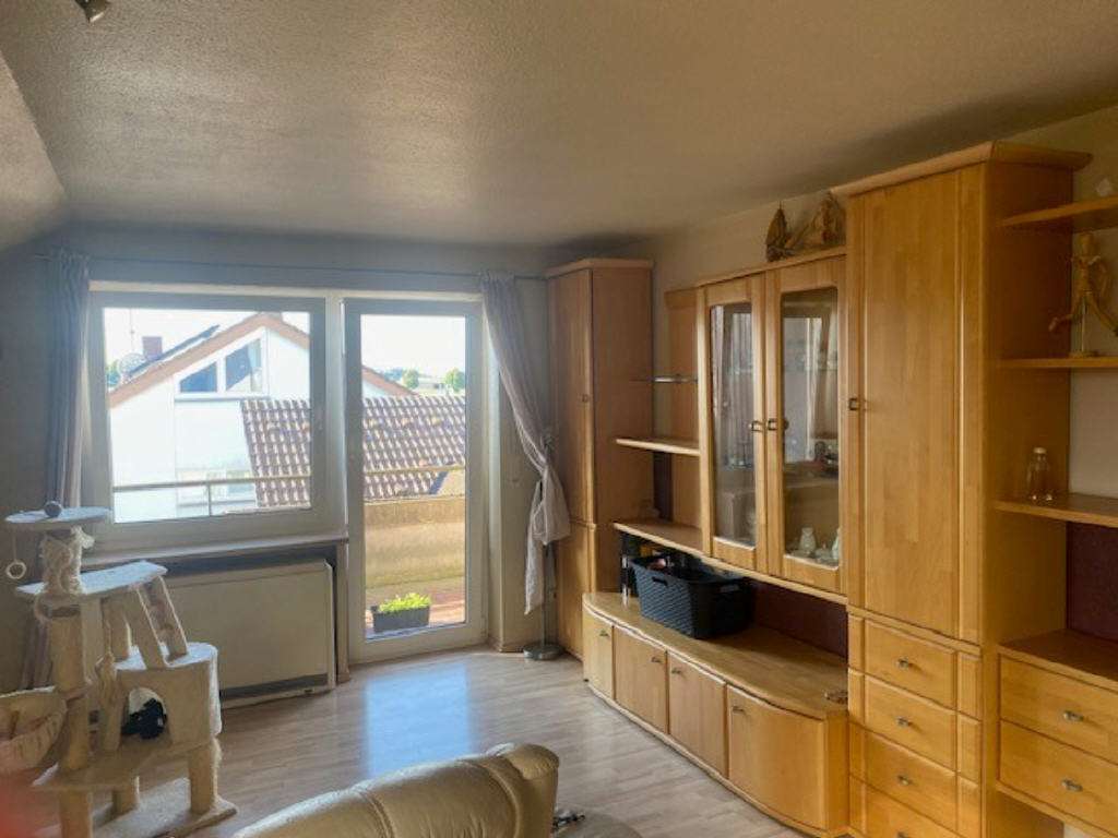 Immobilie in Pfullendorf - Charmante Dachgeschosswohnung in gepflegtem
Mehrfamilienhaus mit Balkon und Garage - Bild 5