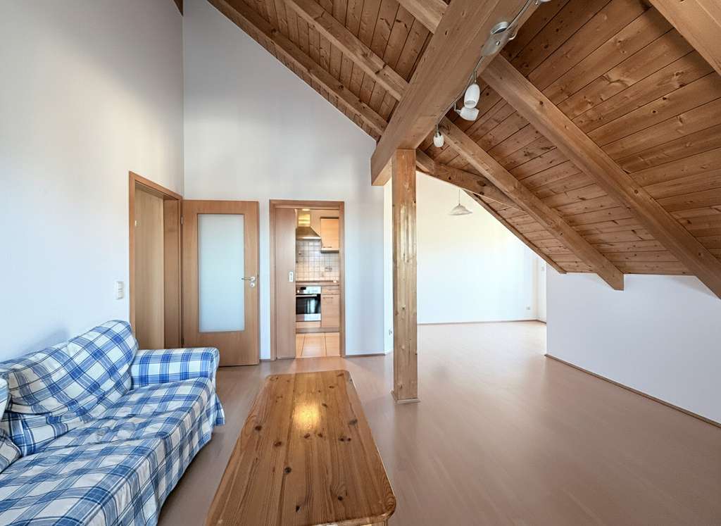 Immobilie in Neumarkt-Sankt Veit - Über den Dächern der Stadt – Stilvolle 2-Zimmer-Dachgeschosswohnung mit Weitblick und zwei Balkonen - Bild 1