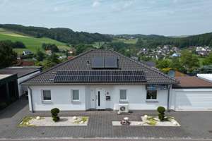 Energieeffizient und alles auf einer Ebene: Neubau-Bungalow mit unverbaubarem Fernblick – Die vollständige Adresse der Immobilie erhältst du vom Anbieter., 54314 Zerf – Vorschaubild 3