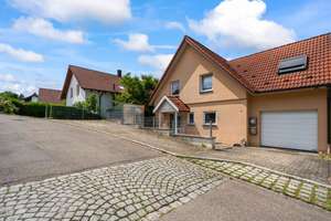 Neuer Preis! Burgpanorama inklusive – Schöne DHH mit Weitblick auf dem Salzert! – Die vollständige Adresse der Immobilie erhältst du vom Anbieter., 79540 Lörrach – Vorschaubild 2