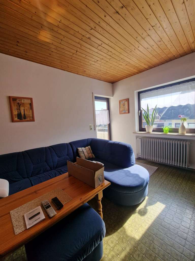 Immobilie in Ichenhausen - Freistehendes Einfamilienhaus mit großem Grundstück, Balkon & Terrasse in  Ichenhausen - Bild 3