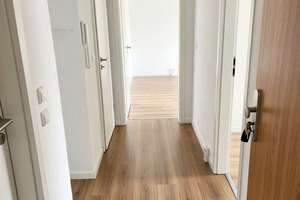 Familienfreundliche 3-Raum-Wohnung  mit Balkon sucht nette Mieter – 4249 Großzschocher, Leipzig – Vorschaubild 2