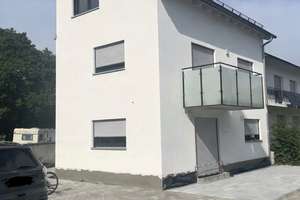 Neubau: Erstbezug 4 Zimmer Wohnung inkl. Einbauküche und Stellplatz 