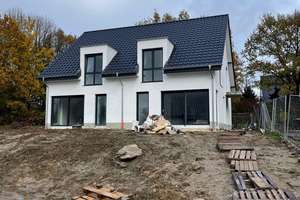 Neubau Doppelhaushälfte in Herford City ZU VERMIETEN ab dem 1.2.2025 – Die vollständige Adresse der Immobilie erhältst du vom Anbieter., 32049 Herford – Vorschaubild 9
