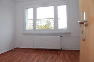 Familienwohnung mit Balkon und Tageslichtbad – Arthur-Strobel-Str. 26, 9127 Chemnitz – Vorschaubild 4