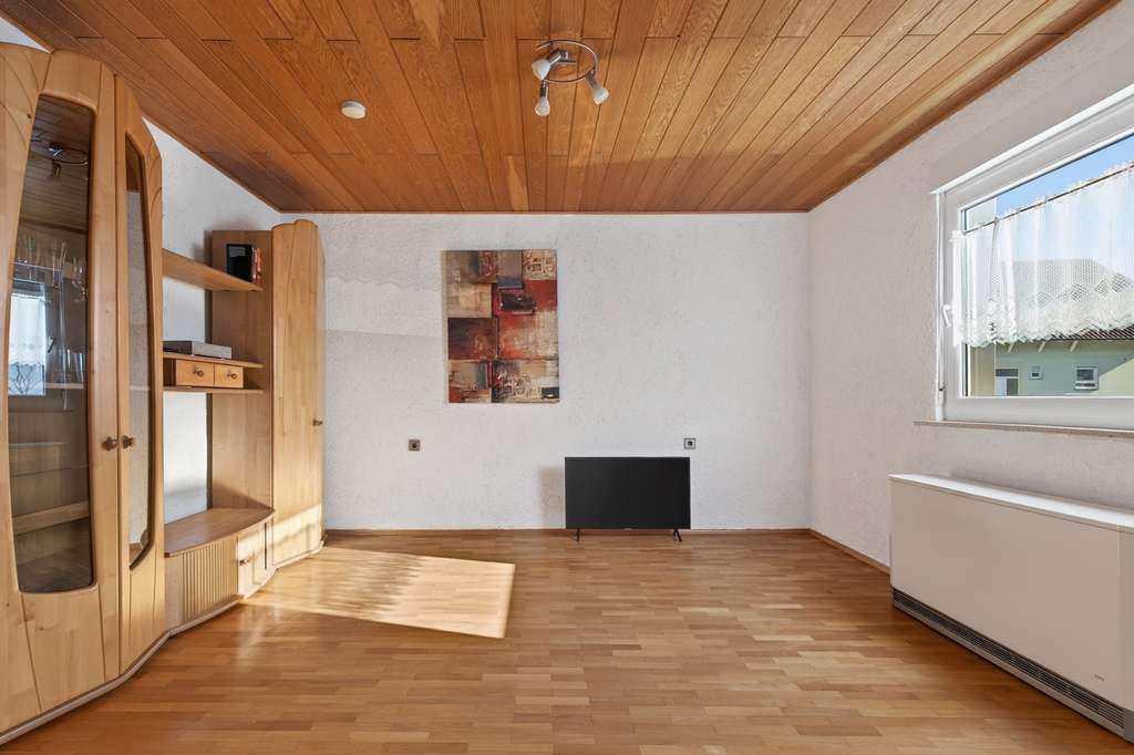 Immobilie in Neuburg am Rhein - Sanierungsjuwel für Familien: Viel Platz, viel Grün, viele Möglichkeiten in Neuburg am Rhein - Bild 2