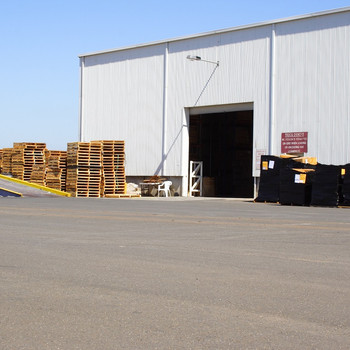 Ca. 15.000 qm Freifläche mit mehreren Lagerhallen zu vermieten!