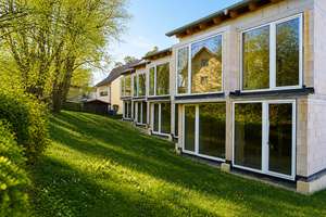 Architektenhaus am See – ca. 200 m² Wohnen + 53 m² Einliegerwohnung – Die vollständige Adresse der Immobilie erhältst du vom Anbieter., 91126 Unterreichenbach, Schwabach – Vorschaubild 2
