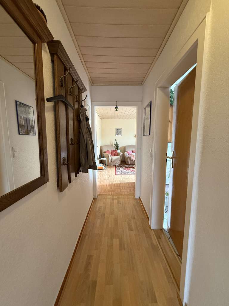 Immobilie in Adelebsen - Freistehendes EFH mit Potenzial auf schönem Grundstück - Bild 3