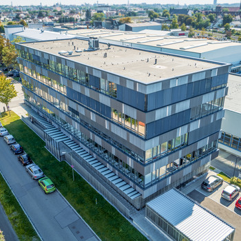 DEUTER PARK | New-Work Bürolandschaft mit hohem Glasanteil