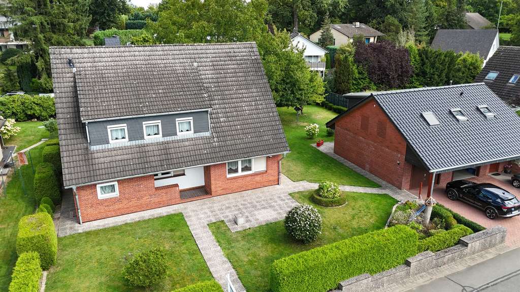 Immobilie in Rosengarten - ***NENNDORF***EINFAMILIENHAUS MIT SEP. WOHNUNG UND GARAGEN ZU VERKAUFEN*** - Bild 1