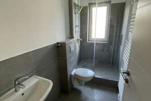 Ab 01.09.26 frei! Sehr zentrale, renovierte 2 Zimmer Wohnung mit Einbauküche – Pfarrstraße 16, 46236 Stadtmitte, Bottrop – Vorschaubild 2