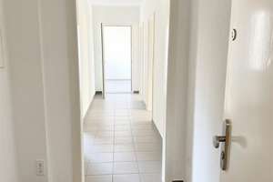 Provisionsfrei - Sanierte 2 Zimmer, große Küche, Duschbad, Loggia – Jahnstraße 30, 40215 Friedrichstadt, Düsseldorf – Vorschaubild 2
