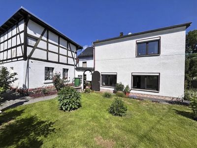 Einfamilienhaus mit viel Platz für eine große Familie in Langenbernsdorf