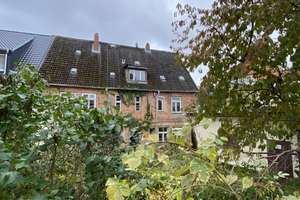sanierungsbedürftiges Mehrfamilienhaus im Stadtzentrum mit 461 m² Grundstück – Rostocker Straße 6, 18195 Tessin – Vorschaubild 4