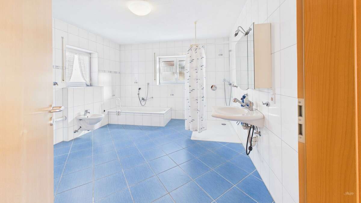 Immobilie in Alleshausen - Barrierefreie Wohnung + Haus + Doppelgarage + Garten - ideal als Einfamilien- oder Zweifamilienhaus - Bild 5