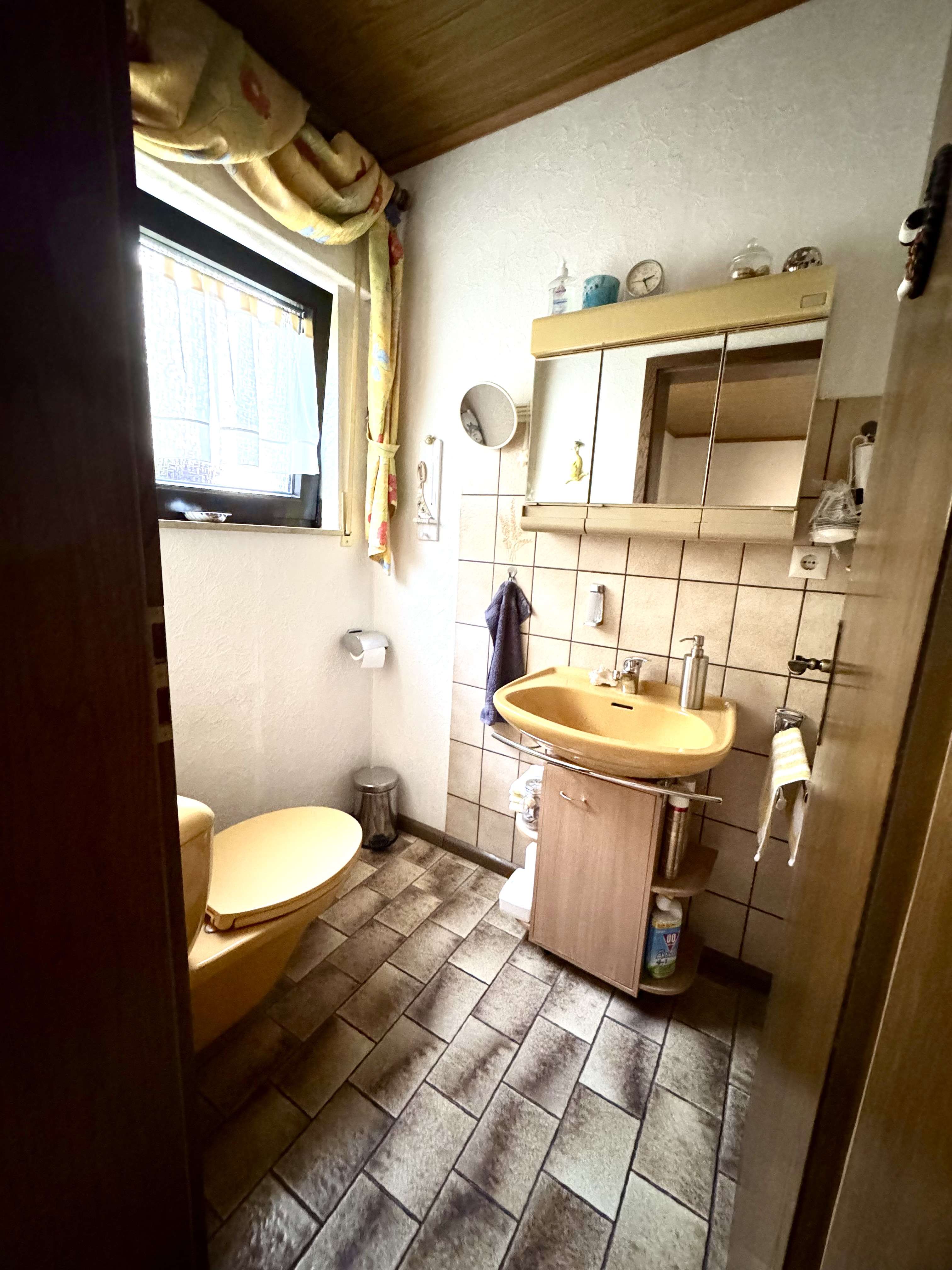 Immobilie in Bad Sobernheim - 🏡 Familienfreundliches, freistehendes EFH mit Einliegerwohnung, großem Garten & Preisvorteil - Bild 3