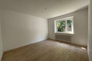 Renovierte 3-Zimmer-Wohnung mit Wannenbad in Wilhelmshaven City zu sofort! – Kolberger Straße 13, 26382 Bant, Wilhelmshaven – Vorschaubild 1