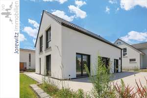 Bi-Vilsendorf: Sonniges Einfamilienhaus (KfW-Effizienzhaus 40-QNG ) mit großer Terrasse und Garten