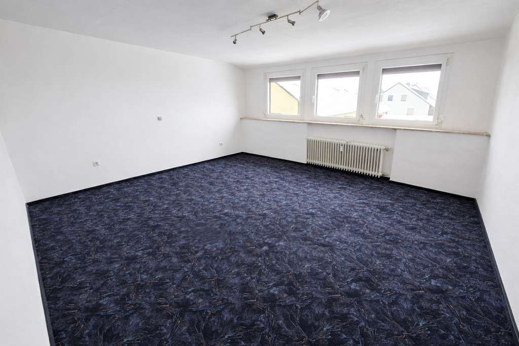 Immobilie in Schwanstetten - Attraktive Dachgeschosswohnung mit Südbalkon in Schwanstetten - OT Schwand - Bild 2