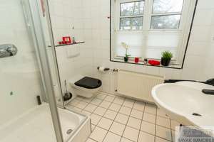 Exklusive Kombination aus luxuriösem Wohnen und repräsentativem Gewerbe in Düsseldorf-Benrath – Die vollständige Adresse der Immobilie erhältst du vom Anbieter., 40597 Benrath, Düsseldorf – Vorschaubild 23