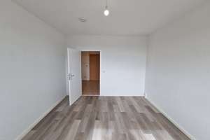 *300 € Gutschein sichern! Dein neues Zuhause: Moderne 1-Zimmer-Wohnung mit EBK in Brandenburg – Pater-Grimm-Straße 1, 14770 Nord, Brandenburg an der Havel – Vorschaubild 4