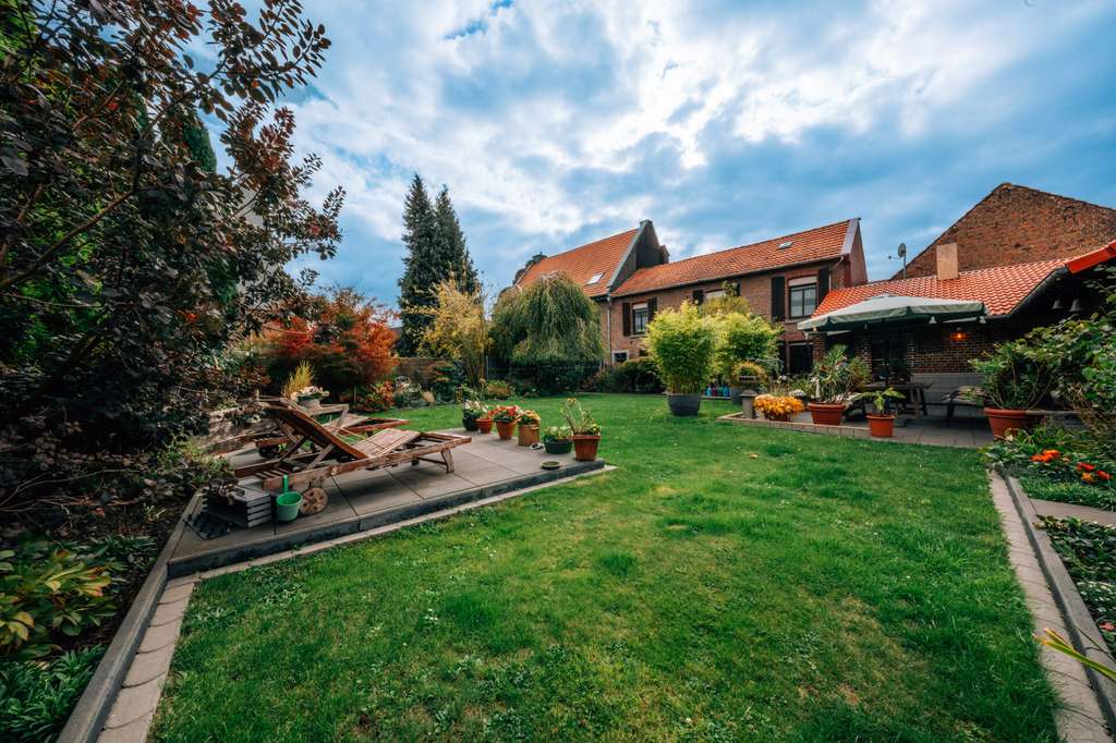 Immobilie in Linnich - Historisches Mehrfamilienhaus mit ca. 271m² Wohnfläche und stabilen Mieteinnahmen + zzgl. Nutzfläche - Bild 2