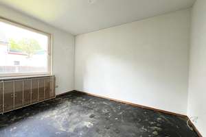 BUNGALOW MIT GROSSEM GARTEN UND GARAGE – RENOVIERUNGSBEDÜRFTIG MIT VIEL POTENZIAL – Die vollständige Adresse der Immobilie erhältst du vom Anbieter., 81827 Waldtrudering, München – Vorschaubild 9