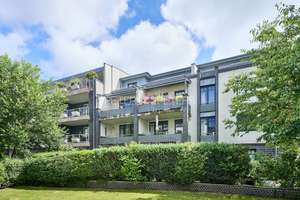 Lieblingsplatz inklusive - Zwei Etagen Glück mit sonniger Dachterrasse – Die vollständige Adresse der Immobilie erhältst du vom Anbieter., 22529 Lokstedt, Hamburg – Vorschaubild 1