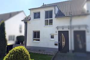 Modernes 5,5-Zimmer-Haus mit stilvoller Wohnatmosphäre und Komfort – Die vollständige Adresse der Immobilie erhältst du vom Anbieter., 34246 Vellmar – Vorschaubild 1