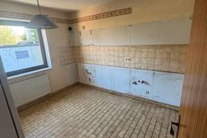 Renovierungsbedürftige Doppelhaushälfte mit Loggia, Terrasse, Garten, Vollkeller und Garage – Die vollständige Adresse der Immobilie erhältst du vom Anbieter., 28325 Tenever, Bremen – Vorschaubild 4