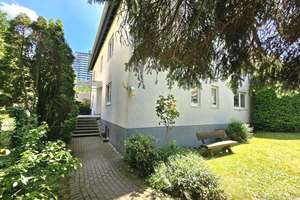 Exklusive Haus-im-Haus-Wohnung mit traumhaftem Privatgarten in Bestlage von Sachsenhausen – Die vollständige Adresse der Immobilie erhältst du vom Anbieter., 60598 Sachsenhausen-Süd, Frankfurt am Main – Vorschaubild 2