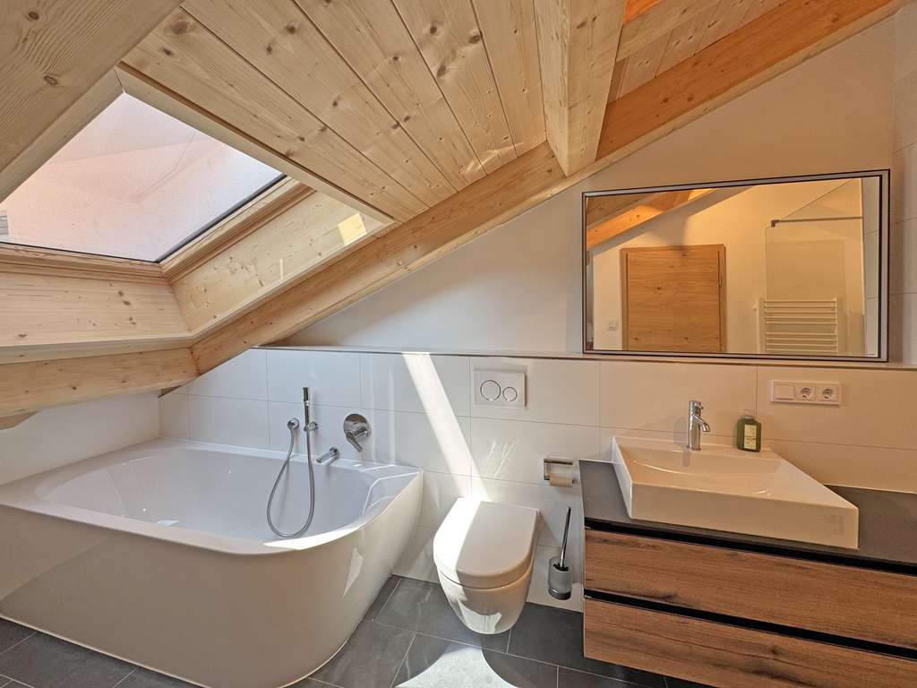 Attraktive, moderne Dachgeschosswohnung mit Komfort und Barrierefreiheit C16