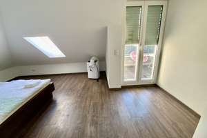 Möblierte  2,5 Zi. -Kuschlige Dachgeschoss-Oase mit Loggia in Ingolstadt Süd Ringsee – Geisenfelder Straße 21a, 85053 Südost, Ingolstadt – Vorschaubild 11
