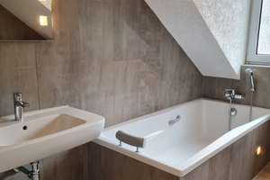 Exklusive 3-Zimmer-Dachgeschosswohnung (ca. 82 qm Grundrissfläche) mit Balkon in top gepflegtem MFH – Die vollständige Adresse der Immobilie erhältst du vom Anbieter., 57076 Weidenau, Siegen – Vorschaubild 5
