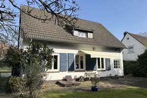 Freistehendes Haus mit schönem Garten in begehrter Wohnlage!