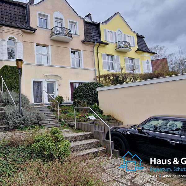 *** sehr schöne und große Altbau-3 Zimmer-Wohnung mit Balkon und Garage, Soers ***