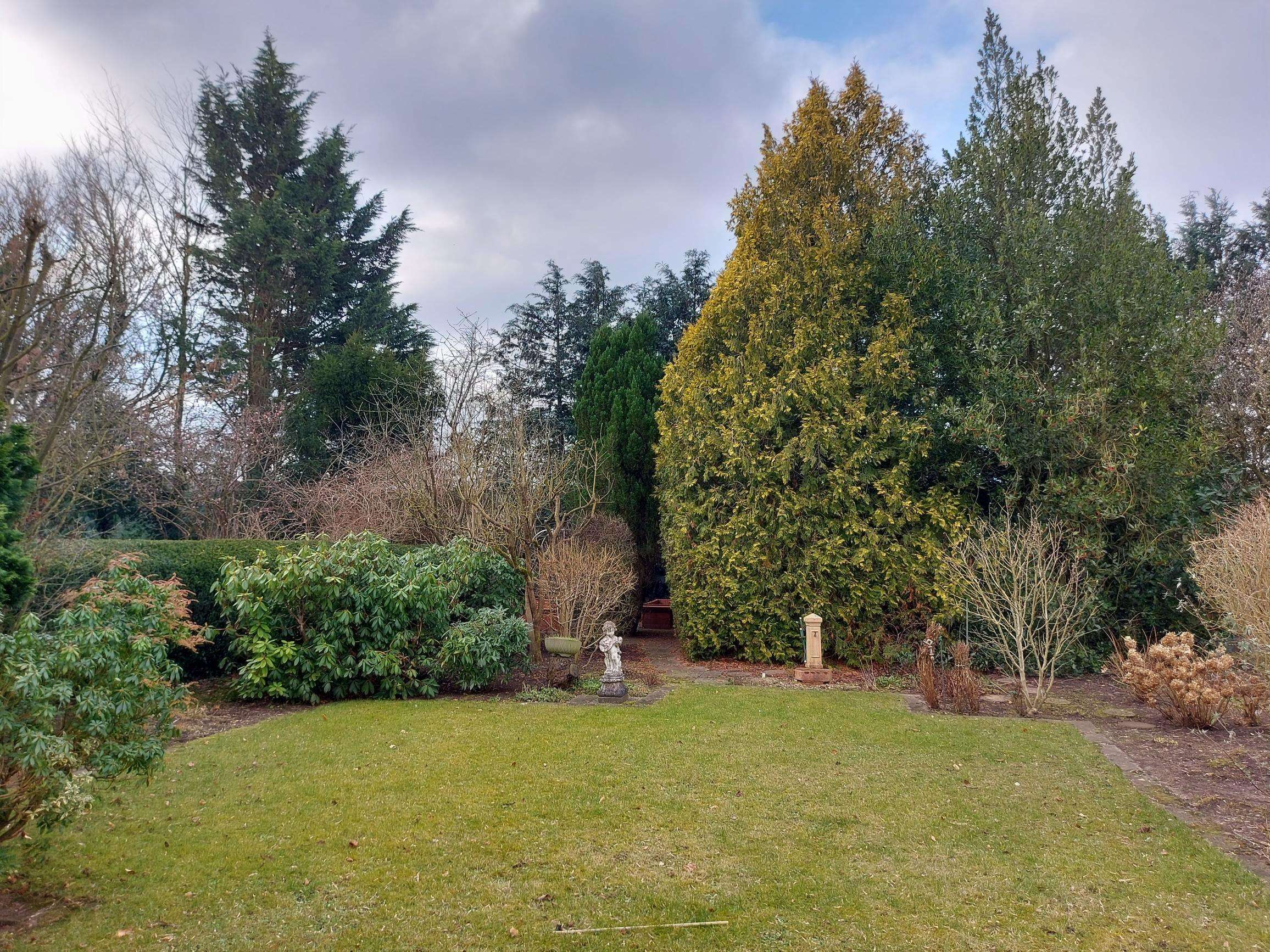 Vollunterkellertes Reihenendhaus (vermietet) mit Garten und Garage in guter Wohngegend, Neumünster – Bild 4