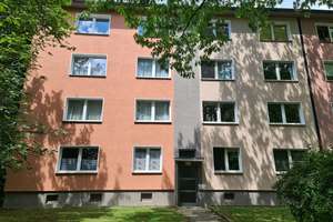 Schön!! Renoviert! Helle und gemütliche 3,5 Raum Wohnung in ruhiger Lage!