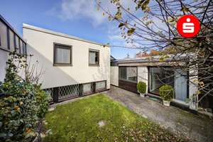 Wohnen auf mehreren Ebenen – Ihr Bungalow im Split-Level-Design – Die vollständige Adresse der Immobilie erhältst du vom Anbieter., 90449 Röthenbach Ost, Nürnberg – Vorschaubild 1