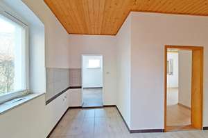 Natur im Blick! Wohnhaus mit Potenzial – Die vollständige Adresse der Immobilie erhältst du vom Anbieter., 96369 Weißenbrunn – Vorschaubild 1