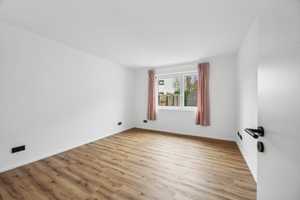 ***RESERVIERT*** - Großes Grundstück, modernisierte Innenräume und Doppelgarage - Ihr Familienglück – Ludwigsburg (Kreis) – Vorschaubild 6