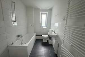 Ihr neues Zuhause: Sanierte 2,5-Zimmer-Wohnung! – Heisterholz 1, 45329 Essen – Vorschaubild 4